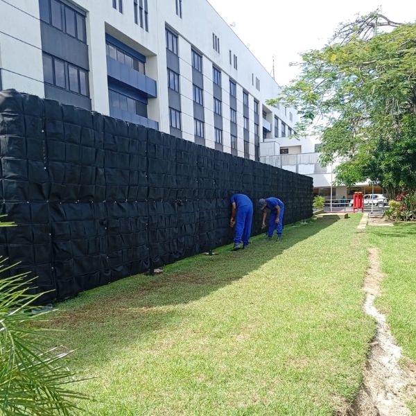 Área de condomínio depois do paisagismo em Lauro de Freitas